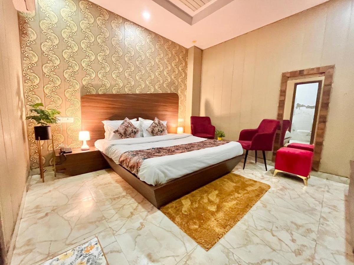 Hotel The Pearl Grand, Top Rated & Most Awarded Property In Chandigarh Zirakpur Zewnętrze zdjęcie