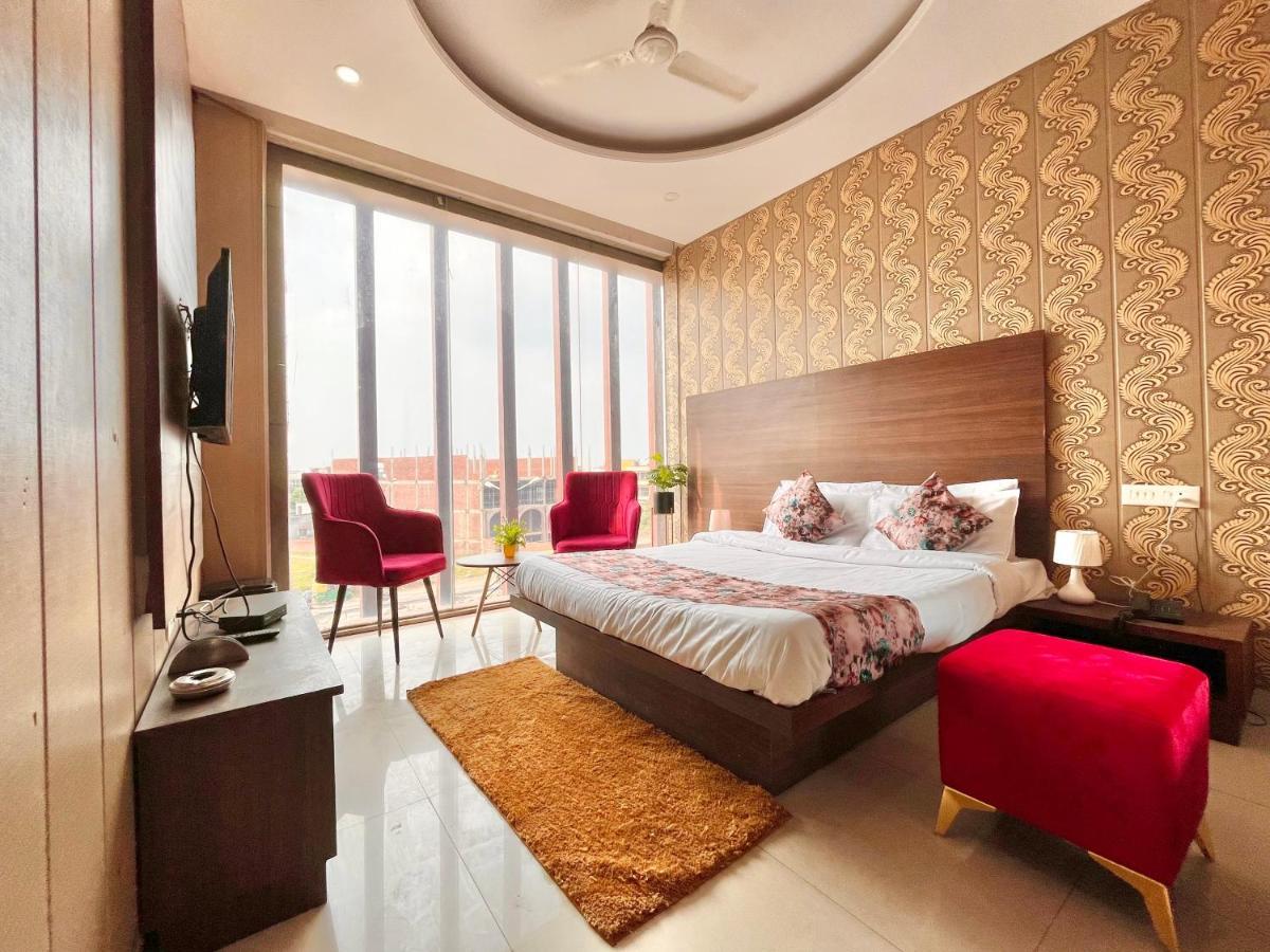 Hotel The Pearl Grand, Top Rated & Most Awarded Property In Chandigarh Zirakpur Zewnętrze zdjęcie