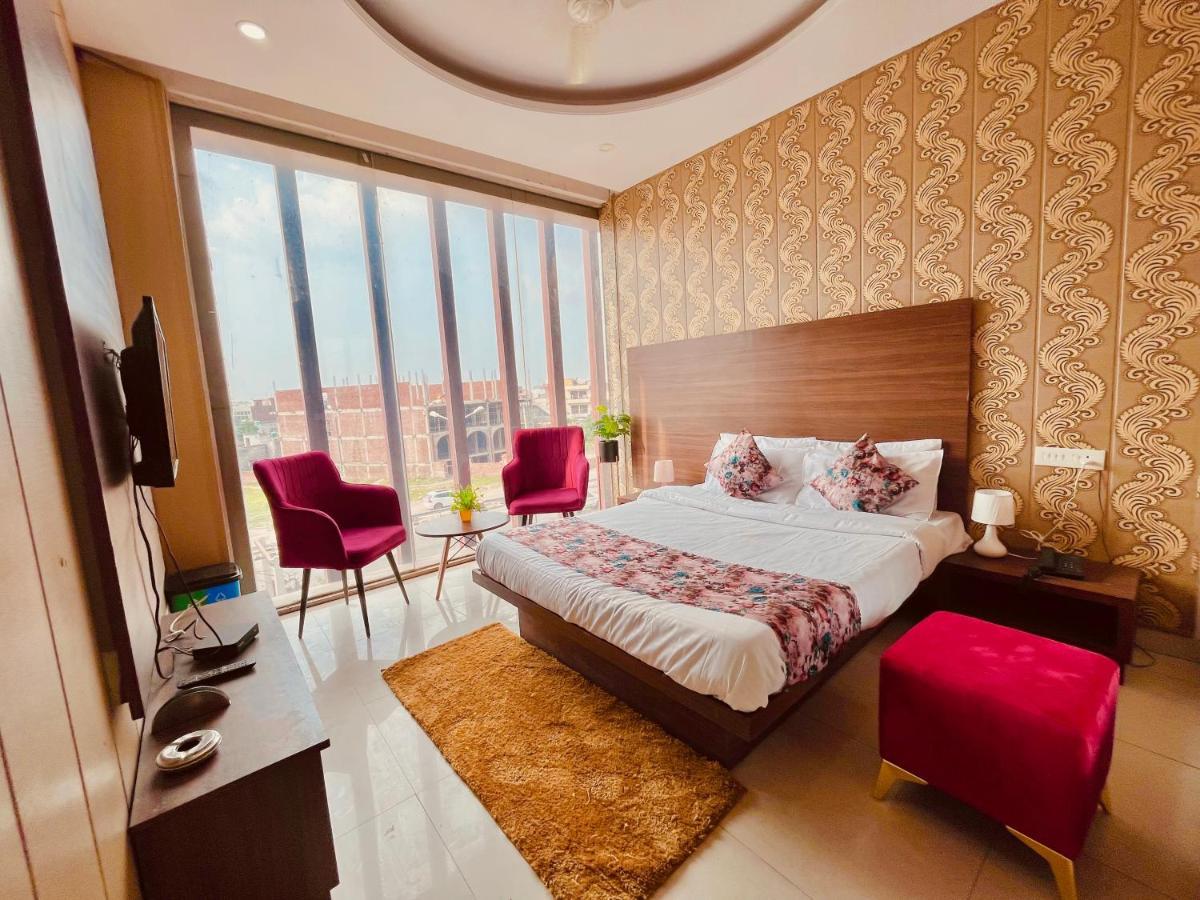 Hotel The Pearl Grand, Top Rated & Most Awarded Property In Chandigarh Zirakpur Zewnętrze zdjęcie